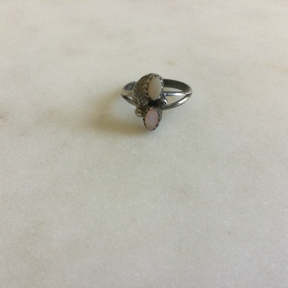 Native American Petite Mother of Pearl Ring - Picture 2 of 4